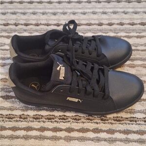 Black Puma Women’s Sneaker Size 7 Soft Foam Ultimate Comfort Gold Emblem